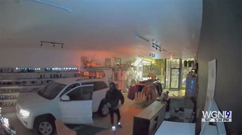 Thousands in merchandise stolen from Wicker Park store in latest crash-and-grab burglary